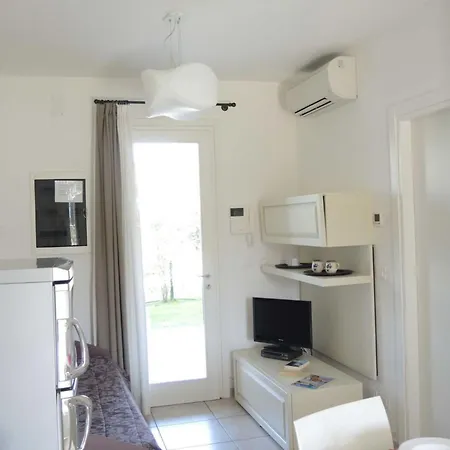 Lejlighed Elegant Pool-front Flat With Fenced Garden Bibione