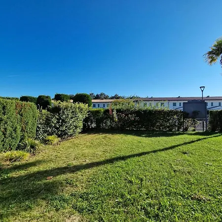 Elegant Pool-front Flat With Fenced Garden