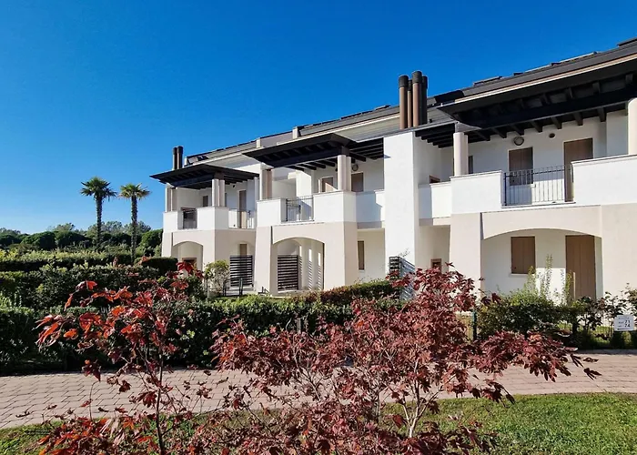 Elegant Pool-front Flat With Fenced Garden * Bibione