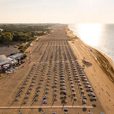 Διαμέρισμα Elegant Pool-front Flat With Fenced Garden Μπιμπιόνε
