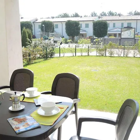 Apartment Elegant Pool-front Flat With Fenced Garden Bibione