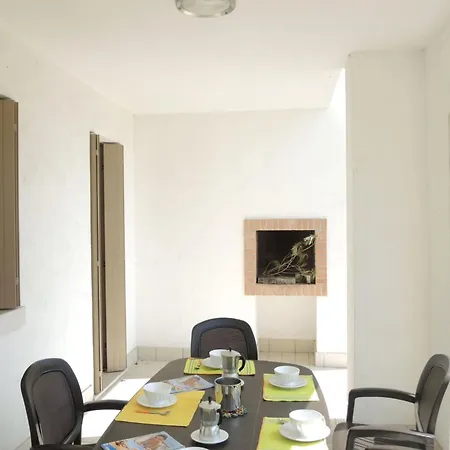 Elegant Pool-front Flat With Fenced Garden * Bibione