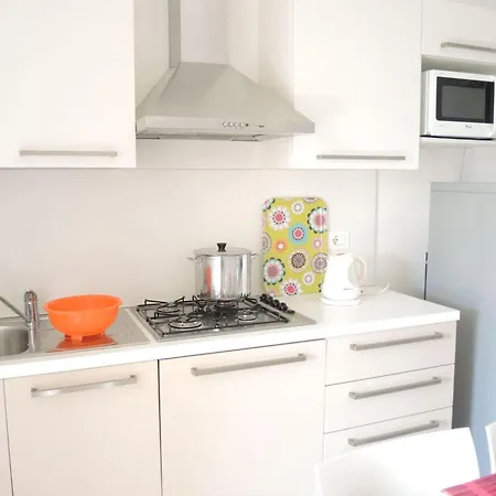 Elegant Pool-front Flat With Fenced Garden *