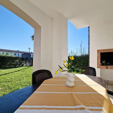Elegant Flat With Pool And Solarium For Six *