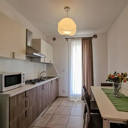 Elegant Flat With Pool And Solarium For Six