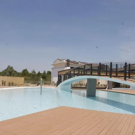 Elegant Pool-front Flat With Fenced Garden Διαμέρισμα