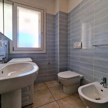 Elegant Pool-front Flat With Fenced Garden Apartment