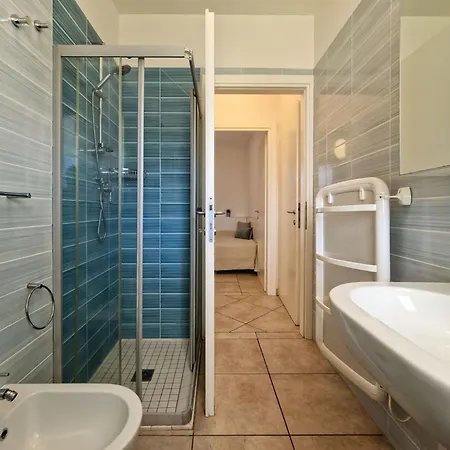 Elegant Pool-front Flat With Fenced Garden *