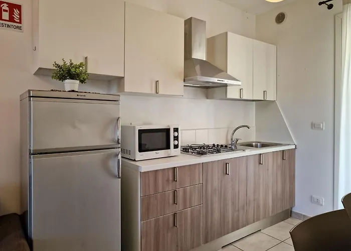 Elegant Pool-front Flat With Fenced Garden Apartman *