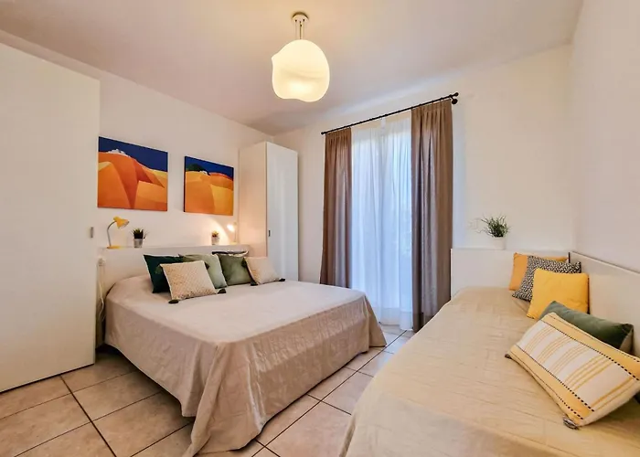 Elegant Pool-front Flat With Fenced Garden Apartman *