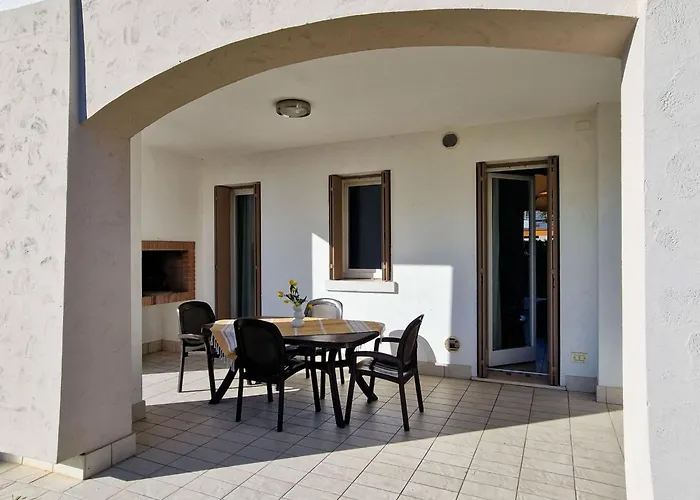 Elegant Pool-front Flat With Fenced Garden