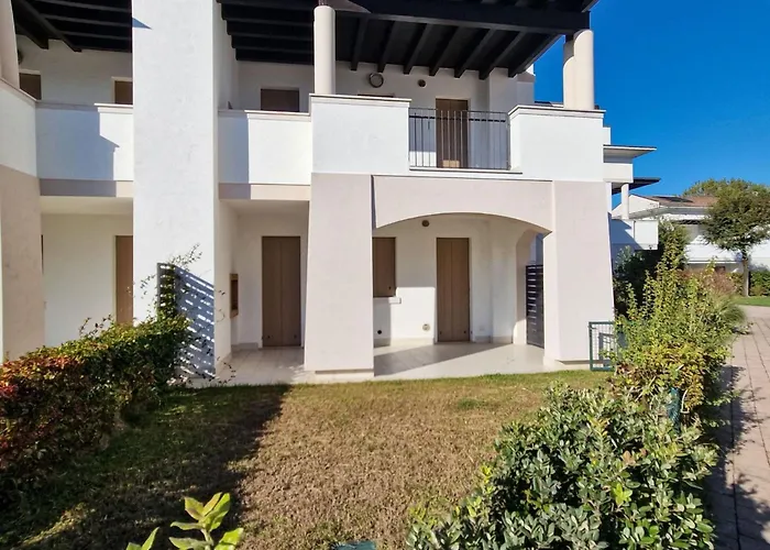 Daire Elegant Pool-front Flat With Fenced Garden