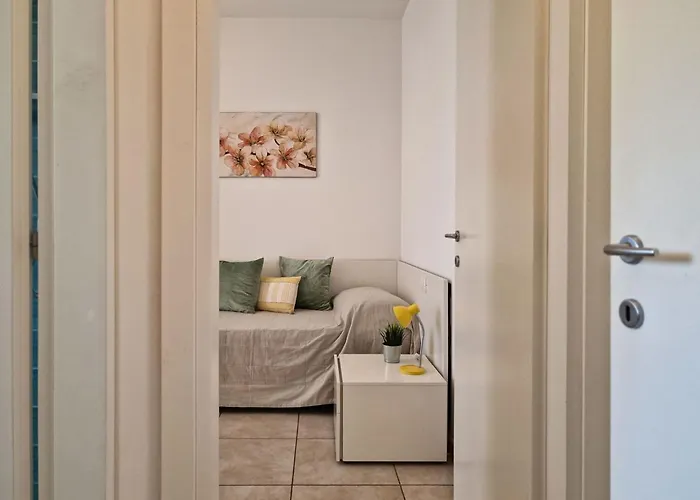 Apartman Elegant Pool-front Flat With Fenced Garden