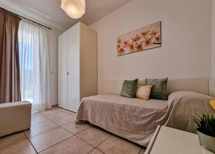 Elegant Pool-front Flat With Fenced Garden * Bibione