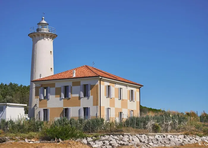 Elegant Pool-front Flat With Fenced Garden