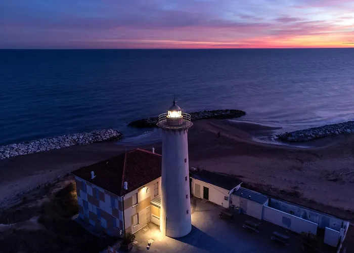 Elegant Pool-front Flat With Fenced Garden